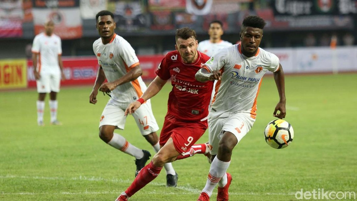 Perseru Serui saat ditaklukkan Persija Jakarta, (Foto: Agung Pambudhy/detikcom)