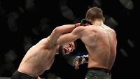 Pertarungan Khabib Vs McGregor di Garasi, Menang Siapa?