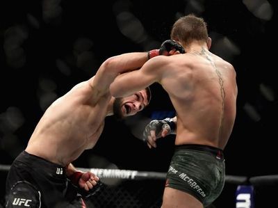 Pertarungan Khabib Vs McGregor di Garasi, Menang Siapa?