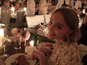 Manisnya Putri Johnny Depp, Lily-Rose Depp Saat Masak dan Kulineran