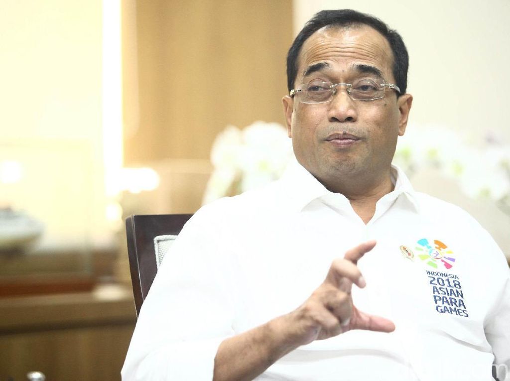 Bikin Aturan Baru Taksi Online, Ini 4 Fokus Budi Karya Bikin Aturan Baru Taksi Online, Ini 4 Fokus Budi Karya