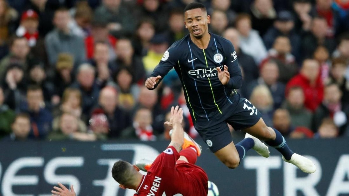 Gabriel Jesus kecewa dilarang menendang penalti di laga melawan Liverpool (Foto: Carl Recine/Action Images via Reuters)