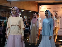 Beda dari Model Biasa, Ini 10 Benda yang Wajib Dimiliki Model Berhijab