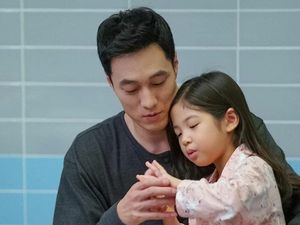 6 Potret Kebapakan Aktor Tampan So Ji Sub