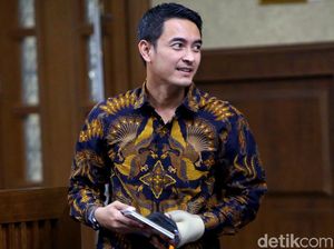 Perjalanan Kasus Zumi Zola hingga Mendekam di Lapas Sukamiskin Perjalanan Kasus Zumi Zola hingga Mendekam di Lapas Sukamiskin