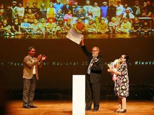 Nano Riantiarno Raih Anugerah Pekan Teater Nasional 2018 Nano Riantiarno Raih Anugerah Pekan Teater Nasional 2018