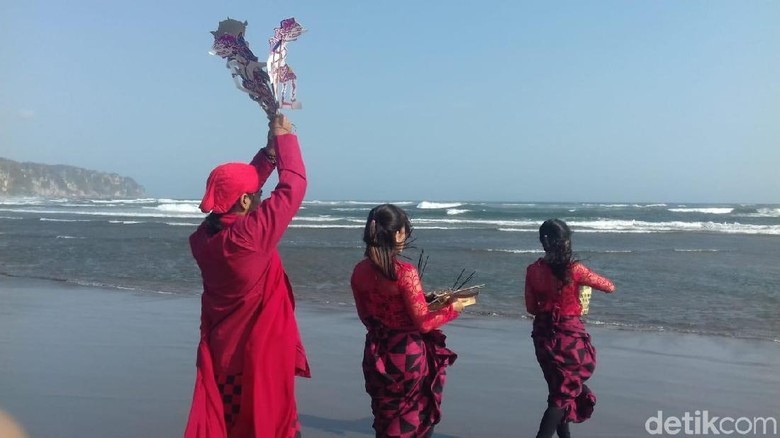 Larung Sengkuni ke Laut Selatan, orang Yogya ingin Amien Rais berubah