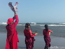 Seniman Larung Sengkuni, Simbol Tokoh Pendukung Hoax di Yogya