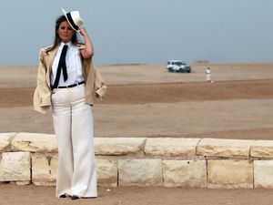 Foto: Gaya Melania Trump yang Disebut Mirip Tokoh Fiksi Nazi Foto: Gaya Melania Trump yang Disebut Mirip Tokoh Fiksi Nazi