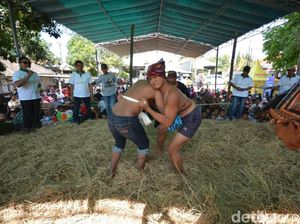 Gulat Okol, Olahraga Tradisional Pererat Persahabatan di Surabaya