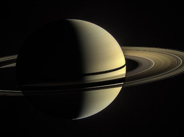 Fakta Menarik Saturnus yang Terlihat Jelas di Langit Sumedang