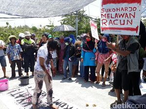 Masih Cium Bau Busuk, Warga Demo Lagi di Depan PT RUM Sukoharjo Masih Cium Bau Busuk, Warga Demo Lagi di Depan PT RUM Sukoharjo