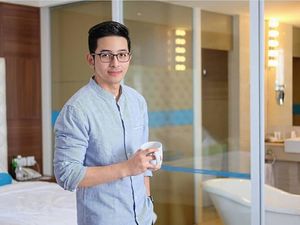 9 Pose Makan Dokter Ganteng Aditya Surya Pratama yang Bikin Wanita Melting