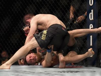Ini Momen Khabib Memiting Kepala McGregor