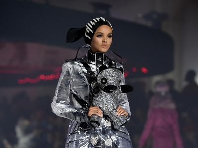 Cerita Hijabers Inspiratif AS Halima Aden yang Jatuh Cinta Pada Indonesia