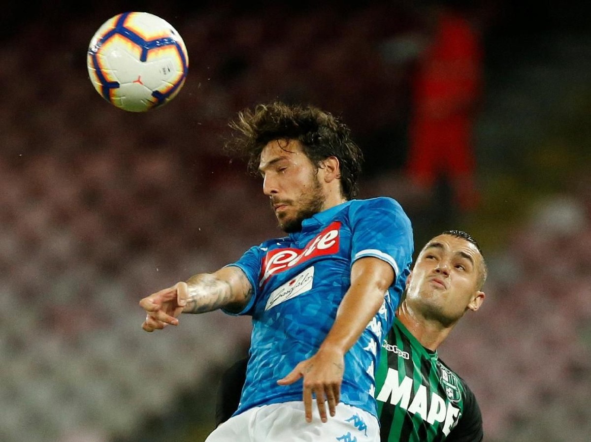 Napoli mengalahkan Sassuolo dengan skor 2-0 dalam lanjutan Liga Italia (REUTERS/Ciro De Luca)
