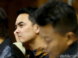 Zumi Zola Akui Terima Alphard dari Kontraktor, tapi ...