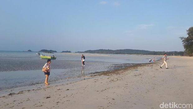 Mengintip Indahnya Pantai Lagoi di Pulau Bintan