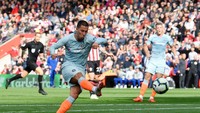 Eden Hazard kembali menunjukkan sinar terangnya ketika dia bikin satu gol dan satu assist untuk membawa Chelsea menang 3-0 di kandang Southampton. (Toby Melville/REUTERS)