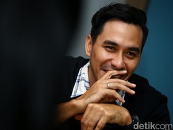 Darius Sinathrya Puji Terbitnya Buku Kecanduan Game Online