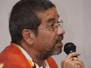 Tiket Konser Syahrini Rp 25 Juta, Aktor Tino Saroengallo Tutup Usia Tiket Konser Syahrini Rp 25 Juta, Aktor Tino Saroengallo Tutup Usia