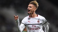 Samuel Castillejo gabung AC Milan setelah ditebus senilai 25 juta euro dari Villarreal. Dia sudah terlibat dalam enam laga di Serie A, namun total waktu mainnya hanya 120 menit dengan torehan satu gol. Foto: Alberto Lingria/Reuters