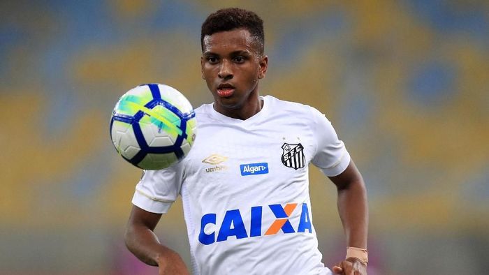 Rodrygo resmi diperkenalkan sebagai pemain anyar Real Madrid. (Foto: Buda Mendes/Getty Images) Rodrygo resmi diperkenalkan sebagai pemain anyar Real Madrid. (Foto: Buda Mendes/Getty Images)