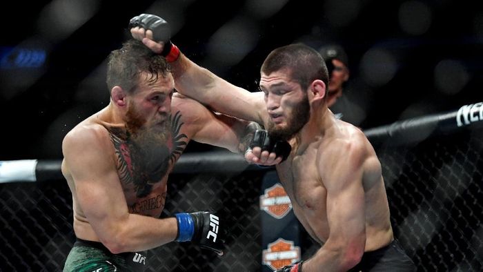 Duel Conor McGregor vs Khabib Nurmagomedov pada Oktober 2018. (Foto: Stephen R. Sylvanie-USA TODAY Sports)