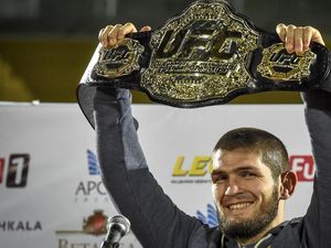 Khabib Nurmagomedov Tantang Floyd Mayweather Jr
