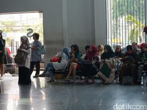 Dolar AS Rp 15.230, Money Changer Mulai Ramai Dolar AS Rp 15.230, Money Changer Mulai Ramai