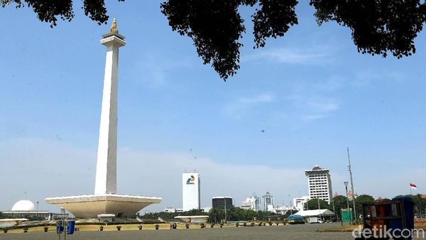 Potret Hari Tanpa Bayangan di Monas
