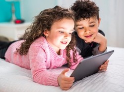 7 Cara Mengawasi Media Sosial Anak