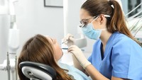 Fluoridasi Gigi di Klinik: Perlu atau Cukup Pasta Gigi?