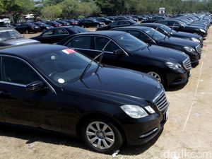 Parkiran Mobil Mewah Pejabat Bank Dunia-IMF