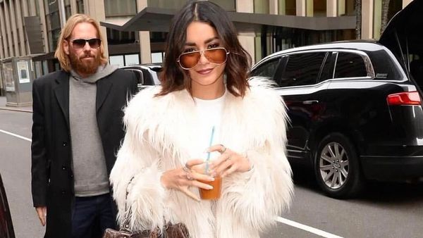 9 Gaya Instagenic Vanessa Hudgens Menyeruput Minuman Favorit