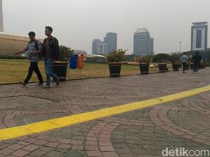 Merasakan Hari Tanpa Bayangan di Monas Siang Ini