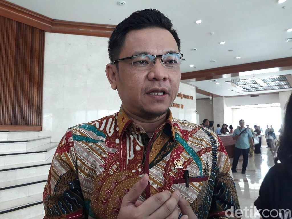 Kubu Bamsoet Ngaku Belum Diajak Susun Pengurus Golkar, Pro-Airlangga: Sabar Kubu Bamsoet Ngaku Belum Diajak Susun Pengurus Golkar, Pro-Airlangga: Sabar