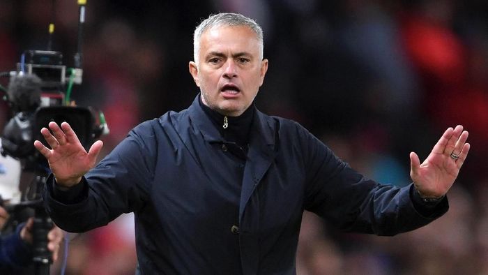 Jose Mourinho diprediksi akan parkir bus saat Manchester United berhadapan dengan Chelsea di Liga Inggris akhir pekan ini (Michael Regan/Getty Images) Jose Mourinho diprediksi akan parkir bus saat Manchester United berhadapan dengan Chelsea di Liga Inggris akhir pekan ini (Michael Regan/Getty Images)