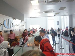 Cerita Money Changer Penuh Sesak saat Dolar AS Tembus Rp 15.000