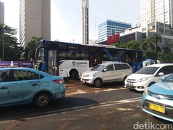 Ada Transjakarta Kecelakaan, Jalan Sudirman Macet