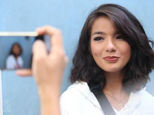 Sheila Marcia Pamer Pacar, Namanya DJ Must Akira