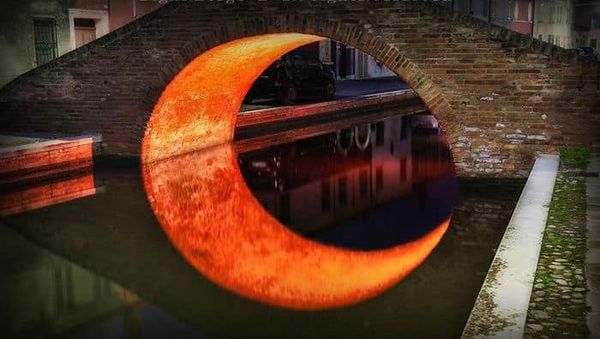 Deretan Foto Refleksi yang Harus Dilihat Dua Kali