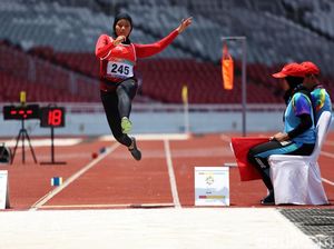 Aksi Lompat Jauh Evi Karisma Hasilkan Perunggu