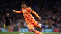 Houssem Aouar, 20 tahun, gelandang, Prancis, Lyon. Sejak musim lalu, Aouar sudah jadi andalan Lyon. Musim ini, ia sudah tampil 11 kali di semua kompetisi dengan torehan dua gol dan satu assist. Foto: Julian Finney/Getty Images
