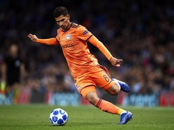 Houssem Aouar, 20 tahun, gelandang, Prancis, Lyon. Sejak musim lalu, Aouar sudah jadi andalan Lyon. Musim ini, ia sudah tampil 11 kali di semua kompetisi dengan torehan dua gol dan satu assist. Foto: Julian Finney/Getty Images