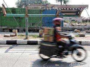 Atap Hilang, Begini Penampakan Mirisnya Halte Taman BMW