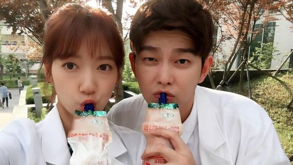Minum Kopi dan Makan Carrot Cake Jadi Favorit Si Manis Park Shin-hye
