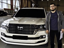 Isi Garasi Mobil Khabib Nurmagomedov yang Baru Putuskan Pensiun dari UFC
