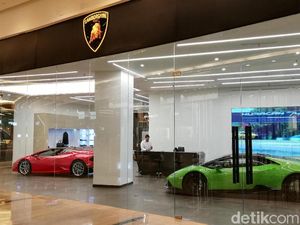 Brumm! Mobil Sport Ramai-ramai ke Mal Mewah Jakarta