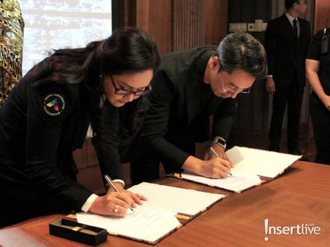 Atiek Nur Wahyuni dan Young Min Kim